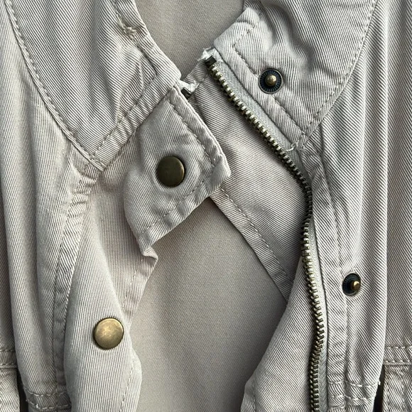 Tan light jacket size medium - Picture 3 of 3